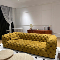 Italienisches Luxus Chester Moon Sofa mit Diamant-Knopfheftung, Samt-Polsterung, Übergroßes Wohnzimmer-Sofa für Villa, Hotel und Gewerbe