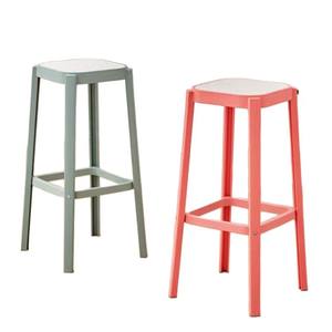 Taburete de bar con estructura de plástico, diseño duradero para uso en el comedor. - Product Image 5