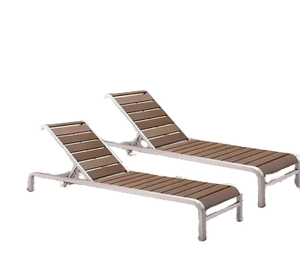 Chaise longue pliable Kerr Discount pour piscine extérieure, en aluminium brun, durable, écologique, style moderne minimaliste - Product Image 1