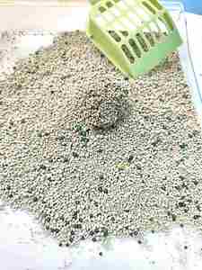 Litière pour chat en bentonite en forme de boule BENJIE Factory OEM ODM, multi-parfums, sans poussière, forte absorption, charbon actif, sable gris 8kg - Product Image 3
