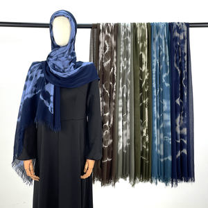 ผ้าคลุมศีรษะแบบผูกสำหรับชาวมุสลิม ผลิตจากผ้าเรยอนพิมพ์ลายสีน้ำ ระบายอากาศได้ดี เนื้อผ้านุ่ม น้ำหนักเบา ผลิตจากวิสโคส ลายมัดย้อม รุ่นใหม่ - Product Image 2