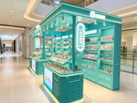 Vitrine de souvenirs pour centre commercial, présentoir pour cadeaux et crèmes pour les mains, comptoir d'exposition lumineux à LED pour boutique de centre commercial