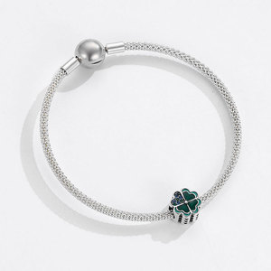 จี้เงินแท้ S925 รูปใบโคลเวอร์สี่แฉก ประดับด้วยเคลือบสีเขียวและเพชรสังเคราะห์สีเขียวอมฟ้า ของขวัญเครื่องประดับนำโชคสำหรับผู้หญิง - Product Image 5