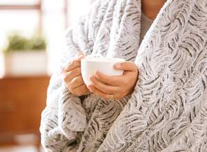 <span class=keywords><strong>Manta</strong></span> de visón aterciopelada y piel con punta de escarcha sintética suave y lujosa para sofá, silla, sofá, cama y sala de estar, <span class=keywords><strong>manta</strong></span> Reversible marrón - Product Image 4