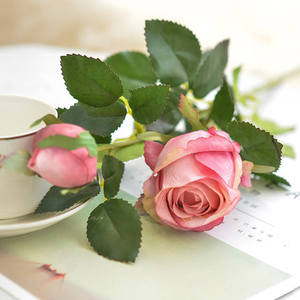 Plantas y Flores Artificiales Blancas, Amarillas, Azules y Rojas en Oferta para Decoración del Hogar, Jardín y Bodas 2023 - Product Image 5