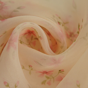 ผ้าโพลีเอสเตอร์ทอลายดอกซากุระสีชมพูสด 100T สำหรับเสื้อและกระโปรง - Product Image 5