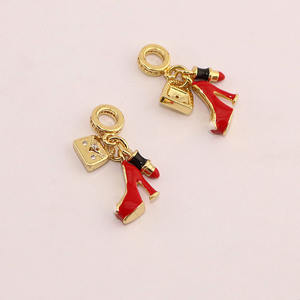 JS1777 Breloques pendantes européennes en émail, motifs valise, passeport, parfum, talon, rouge à lèvres, cosmétique, stylo de maquillage, <span class=keywords><strong>talons</strong></span> hauts, escarpins - Product Image 5