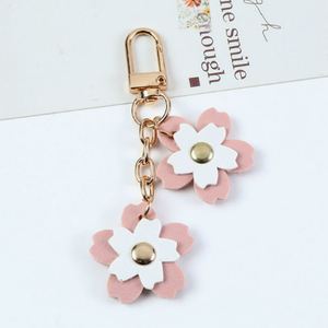 Porte-clés de luxe en cuir PU tendance, forme fleur, imprimé en relief, élégant, cadeau original pour femme - Product Image 2