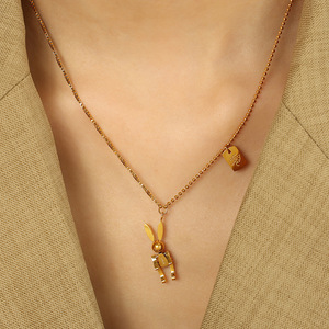 สร้อยคอไทเทเนียมรูปกระต่ายกลไก สร้อยคอทองคำสำหรับผู้หญิง สร้อยคล้องเสื้อไหมพรม  คอลเลคชั่นฤดูใบไม้ผลิ/ฤดูใบไม้ร่วง ปี 2025 - Product Image 4