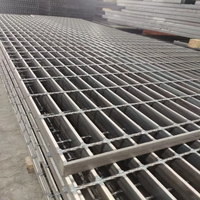 Plateau de passerelle en acier galvanisé industriel - Durable et anticorrosion pour ponts aériens et accès aux conduites