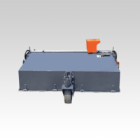 Brosse frontale pour chargeuse compacte sur pneus 0202F, utilisée pour le nettoyage des routes et le dégagement des chantiers.