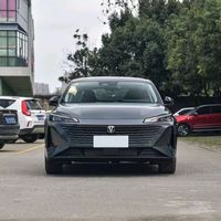 Changan Yida 2023 Nouvelle Voiture Essence 1.5T GDI DCT Modèle Haut de Gamme Berline Intérieur Couleur Foncée Gauche 5 Portes 5 Places