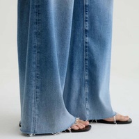 Jeans en denim extensible à jambe large sur mesure, coupe décontractée, indigo moyen délavé, mélange de coton premium, grandes tailles pour femmes