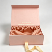 Boîte en carton rigide pliable avec fermeture magnétique, design personnalisé, logo sur mesure, doublure en satin de soie, ruban, emballage cadeau.
