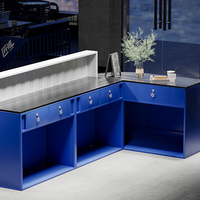 Ensemble de bar en fer de qualité commerciale avec design à rivets apparents - Comptoir de bar extérieur durable et écologique pour hôtels et bars à domicile