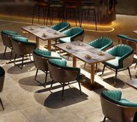 Ensemble table et chaises de bar commercial en bois massif moderne pour restaurant et maison, design écologique, construction durable, entretien facile