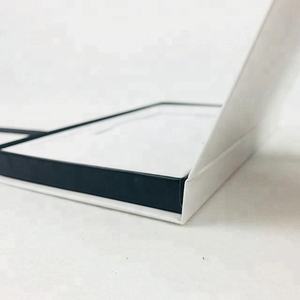 Confezione regalo in carta rigida di alta qualità personalizzata con chiusura a nastro - Product Image 3