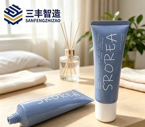 Tube cosmétique bleu à presser avec capuchon blanc pour crème pour les mains - Product Image 3