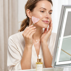 Rouleau Gua Sha en quartz rose naturel Mushang Angel 2-en-1 avec rouleau en <span class=keywords><strong>jade</strong></span> pour massage facial et fonctions anti-âge, coffret cadeau OEM - Product Image 1