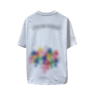 Maglietta <span class=keywords><strong>grafica</strong></span> iconica di lusso ispirata al Punk con motivo incrociato vibrante, Design del braccio botanico e <span class=keywords><strong>tipografia</strong></span> a scorrimento - Product Image 4