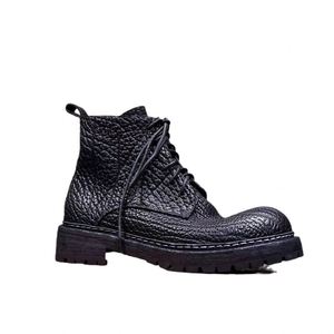 Bottes à lacets pour hommes en cuir de buffle faites à la main avec larges sangles, talons hauts, semelles épaisses, style sombre, chaussures tendance pour l'hiver et l'automne - Product Image 5