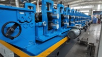 Machine de formage de profilés photovoltaïques entièrement automatique avec presse à poinçonner pour canaux de fixation solaires