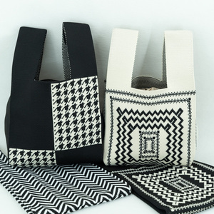 Vendita calda In magazzino Mini <span class=keywords><strong>borsa</strong></span> personalizzata per bambini borse a <span class=keywords><strong>tracolla</strong></span> In maglia di poliestere borse a <span class=keywords><strong>tracolla</strong></span> all'<span class=keywords><strong>uncinetto</strong></span> per le donne - Product Image 2