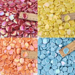 Mosaicos <span class=keywords><strong>de</strong></span> Vidrio Iridiscente en Forma <span class=keywords><strong>de</strong></span> Pétalos Sueltos <span class=keywords><strong>de</strong></span> Varios Colores para Manualidades y Pasatiempos Artísticos al por Mayor - Product Image 4