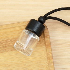 Diffuseur de voiture suspendu, flacon de 8 ml en verre transparent <span class=keywords><strong>avec</strong></span> bouchon en bois <span class=keywords><strong>noir</strong></span> et cordon <span class=keywords><strong>noir</strong></span> réglable - Product Image 4