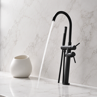 Meilleures ventes : Ensemble de douche de luxe autoportant en laiton, design carré, avec robinet de bain électrique à jet pluie unique, finition noir mat, barre coulissante et éléments en céramique