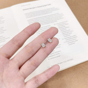 Boucles <span class=keywords><strong>d</strong></span>'oreilles minimalistes de luxe léger en or jaune 18 carats avec diamants de laboratoire taille Asscher en forme de cube de sucre, style français, et clous <span class=keywords><strong>d</strong></span>'oreilles en diamant - Product Image 5