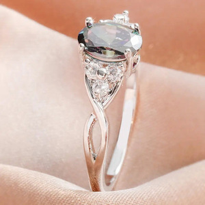 Anello da Donna Q301 con Zirconia Cubica Ovale, Montatura a Griffe, Anelli con Gemme per Fidanzamento, Gioielli alla Moda - Product Image 4