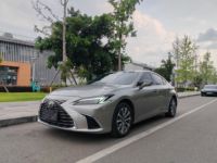 Lexus ES 2025 200 Premium Edition berline d'occasion, voiture de luxe intermédiaire 2.0L, bien entretenue, faible kilométrage, prête à être expédiée