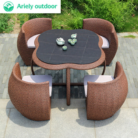 Ensemble de 5 tables et chaises en rotin, ensemble de meubles de patio, table basse décontractée de jardin pour 4 personnes, design moderne, style peu encombrant