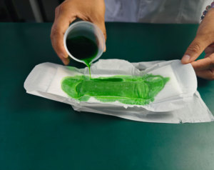 Serviette hygiénique jetable OEM en <span class=keywords><strong>film</strong></span> PE doux et respirant, avec ailettes en coton absorbant, super absorption, SAP japonais, protection anti-fuites - Product Image 6