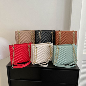 Wholesale Summer New Fashion Korean <b>Large</b> High Capacity Chain Single Strap Shoulder Crossbody <b>Purses</b> Women's Tote Handbags - Product Image 1