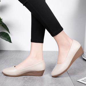 Mocasines de punta estrecha de Color sólido para mujer, zapatos de tacón de mamá medio para mujer, zapatos de <span class=keywords><strong>cuña</strong></span> de moda del Sudeste Asiático para mujer - Product Image 3
