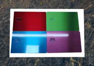 Tarjeta VIP Personalizada de Alta Calidad con Holograma Plateado Arcoíris Púrpura Azul Rojo, Grabado Láser, Impresión en Metal en Blanco - Product Image 4