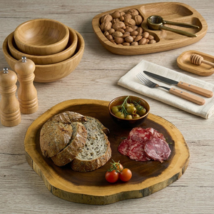 Planche à découper ronde en bois d'acacia personnalisée avec logo Ha Le, pour la cuisine et le service, vente en gros - Product Image 1