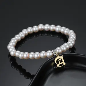Braccialetti di perle iniziali personalizzati con lettere inglesi di nuova tendenza per accessori da donna