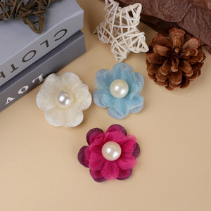 Pinzas para el Cabello con Flores de Perlas y Malla de Camelia de 5 cm, Hechas a Mano para Uso Diario - Product Image 2