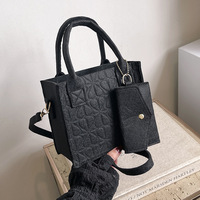 Sac fourre-tout uni chic et frais – Sac bandoulière en feutre gaufré incontournable Printemps 2026 avec fermeture éclair et sangle unique, super stylé