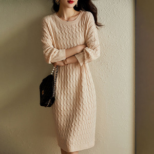 <span class=keywords><strong>Robe</strong></span> en tricot <span class=keywords><strong>mi</strong></span>-<span class=keywords><strong>longue</strong></span> à col ras du cou en pure <span class=keywords><strong>laine</strong></span> - Product Image 2