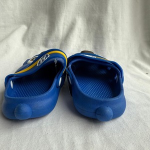 Ciabatte da cartone animato per bambini blu con logo 3D e fodera in peluche, tutte le stagioni, punta tonda, tomaia in plastica, intersuola in EVA, suola da 15 mm - Product Image 4