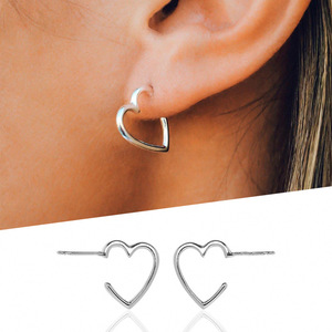 Orecchini a Cuore Cavo per Donne, Gioielli Minimalisti alla Moda - Product Image 1