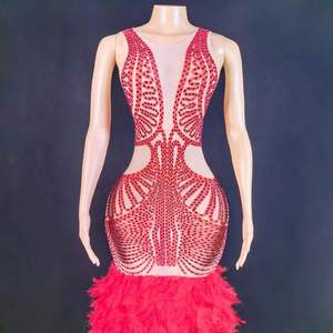 Abito lungo con piume di strass rosso di lusso per le donne eleganti per la notte di nozze abiti <span class=keywords><strong>da</strong></span> <span class=keywords><strong>regina</strong></span> di compleanno senza maniche - Product Image 2