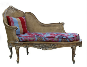 Divano in Legno Massello Stile Francese, Sedia Venus Classica Europea Intagliata con Schienale in Rattan e Cuscino Decorato - Product Image 6