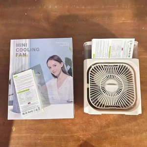 Ventilador de Nebulización de Agua con Cinco Orificios, Alimentado por USB, con Luz LED, 3 Velocidades y Humidificación, Modelo LM25043 para Uso Doméstico y Hotelero - Product Image 2