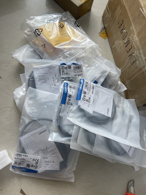 100% New and Original Proximity Sensor E2EY-X4C1, E2EM-X4C1