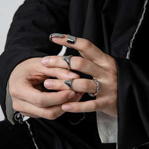 Vaf thiết kế sáng tạo vòng tam giác nhỏ và vòng móc cong vật liệu thép không gỉ hip hop không giới tính chất lượng cao đánh bóng - Product Image 6